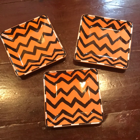 Set of 3 Small Stoneware Plates - Picture 2 of 10